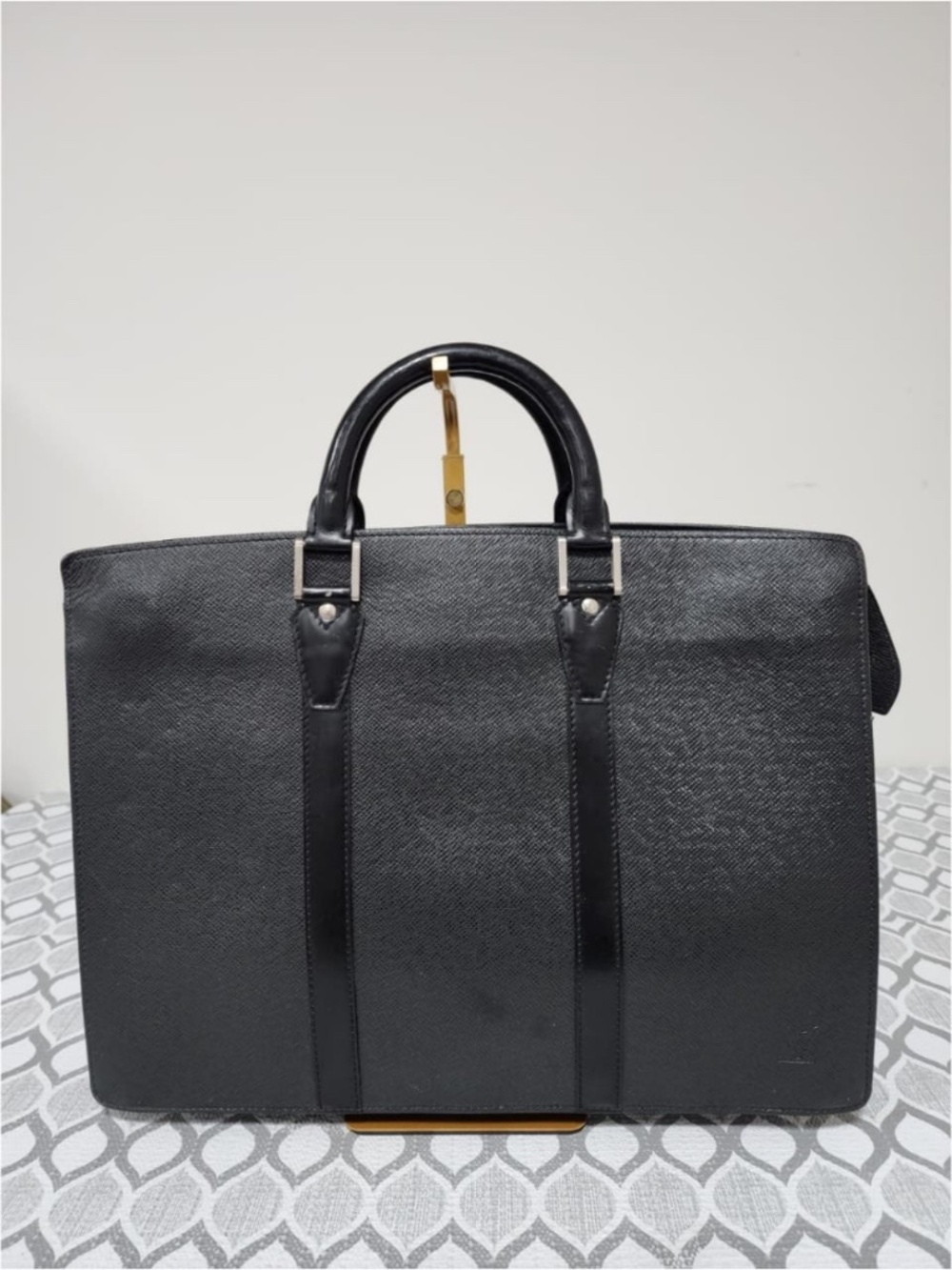 Authentic Louis Vuitton Taiga Lozan Briefcase Black